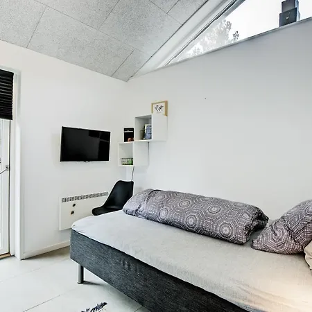 Semesterbostad Holiday Close To The Beach 034005